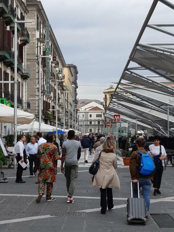 Metropolis Stazione Centrale Наполи Екстериор снимка